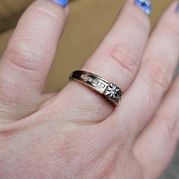 10k diamond ring size 7. Resizeable by a jeweler. Stamped 10k. Genuine diamonds. - Picture 3 of 12